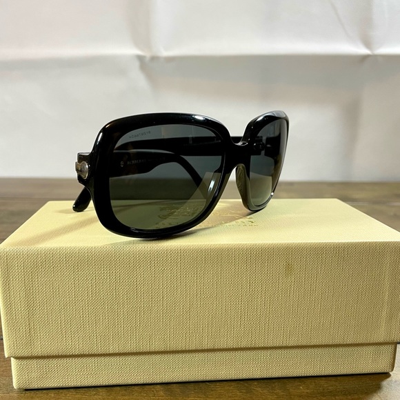 Burberry Sunglasses B 4051 - Picture 13 of 14